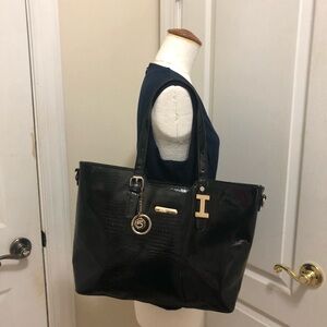 VIVIQ stunning patent leather bag with gold